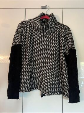 Guess Black & White Houndstooth Turtleneck Sweater